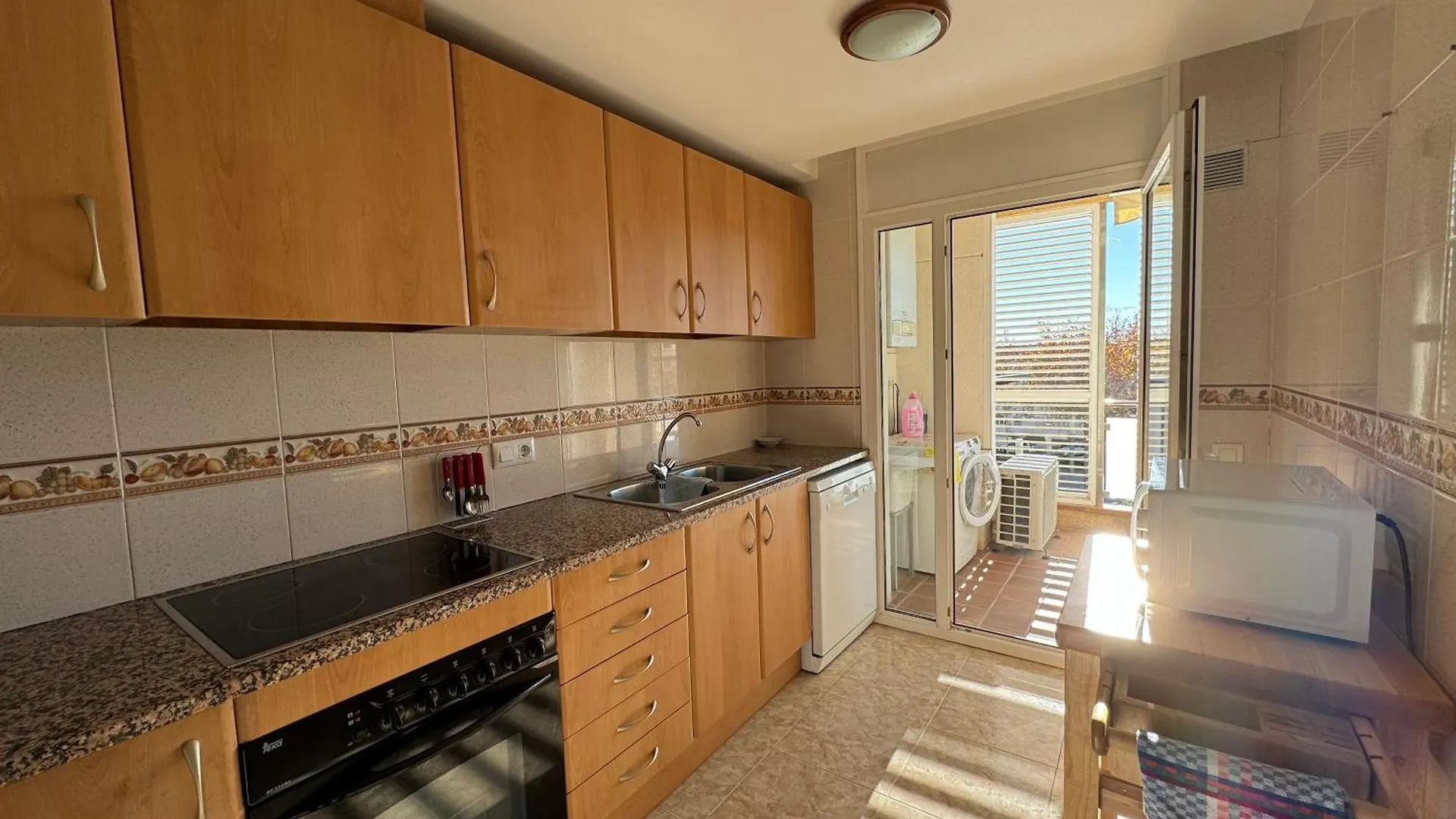 Piso En El Centro Con Vistas Al Mar Y Balcon Apartment Roses 0*,